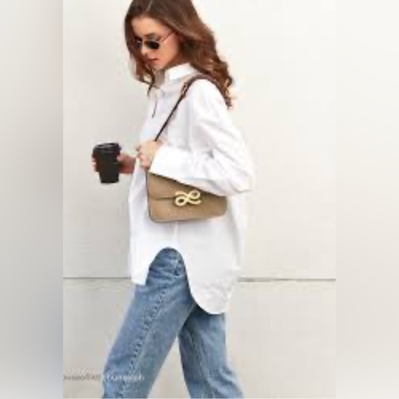 Elegant Brown Crossbody Bag with Gold Accent - Picture 12 of 12